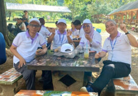 Serunya Wisata Daerah Van Vieng: Para Peserta RLF Laos Menikmati Keindahan Blue Lagoon