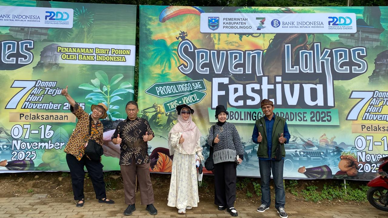 Bupati dr. Mohammad Haris membuka acara Seven Like Probolinggo Paradise, dengan latar tujuh danau dan air terjun, sebagai simbol promosi pariwisata dan UMKM lokal.