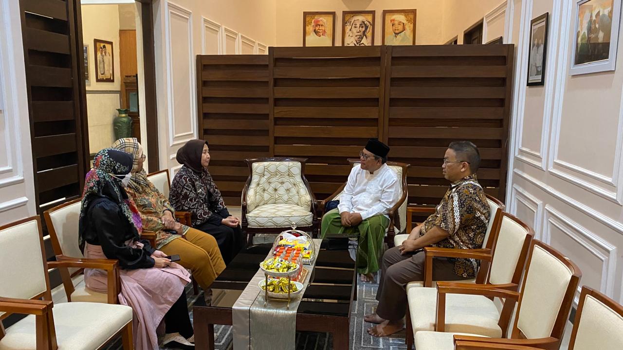 Presiden Kappija21 bersama tim bersilaturahmi ke kediaman Bupati Probolinggo dan bertemu dengan staf Bupati, Gus Anwar.