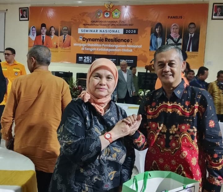 Dewan Pengawas KAPPIJA21, Assoc. Prof. Dr. Joned Ceilendra Saksana, bersama narasumber Dr. Nana Yuliana, M.Si. (Diplomat Senior/Dubes RI untuk Kuba 2020-2025) saat menghadiri forum strategis mengenai stabilitas pembangunan nasional di tengah ketidakpastian global