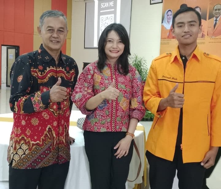 Assoc. Prof. Dr. Joned Ceilendra Saksana (Dewas KAPPIJA21) berdampingan dengan Gita Loka Murti, Ph.D. (BSKLN Kemenlu RI) dalam rangkaian Seminar Nasional Ketahanan Nasional di Kampus IBI-Kosgoro 1957.