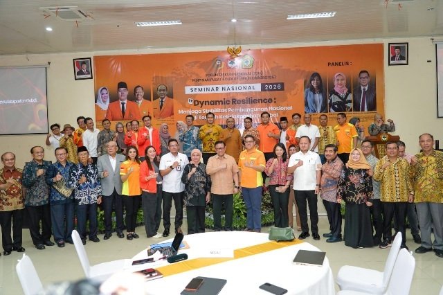 Membangun resiliensi melalui sinergi! 🇮🇩 Suasana kebersamaan seluruh peserta dan pemateri dalam Seminar Nasional "Dynamic Resilience". Momentum ini mempertegas peran KAPPIJA21 dalam mendukung penguatan kapasitas SDM dan pemikiran strategis demi Indonesia yang lebih tangguh.