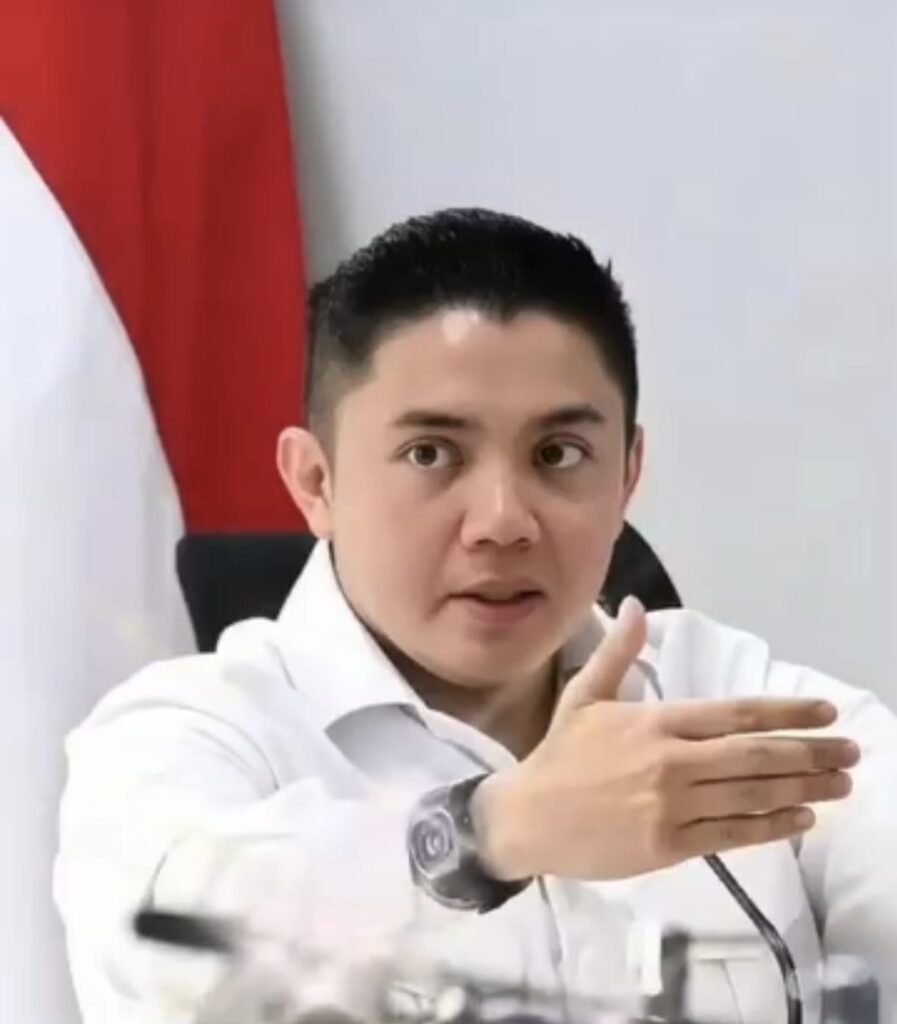 Seskab Teddy Indra Wijaya