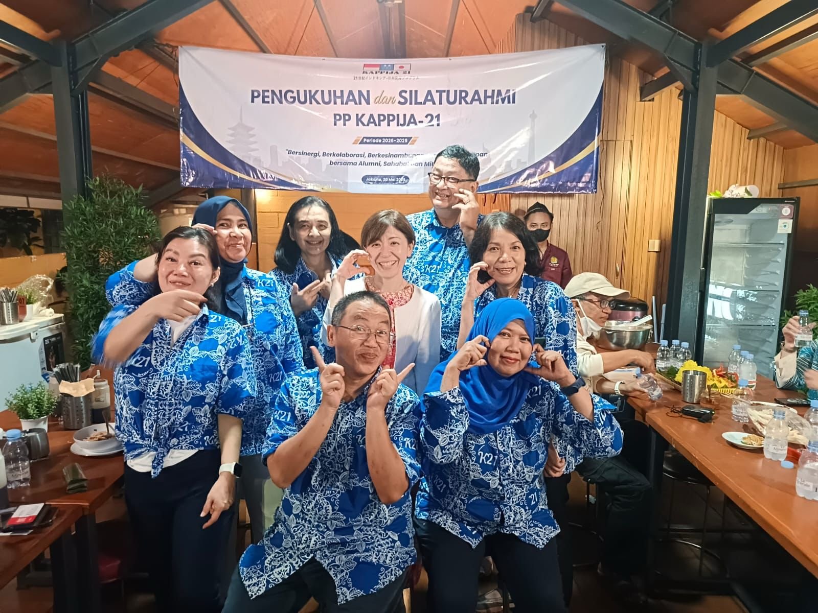 Jajaran Pengurus Pusat Kappija21 periode 2026–2029 bersama alumni dan perwakilan daerah usai prosesi pengukuhan di Jakarta, siap memperkuat sinergi, kolaborasi, dan hubungan persahabatan Indonesia–Jepang.