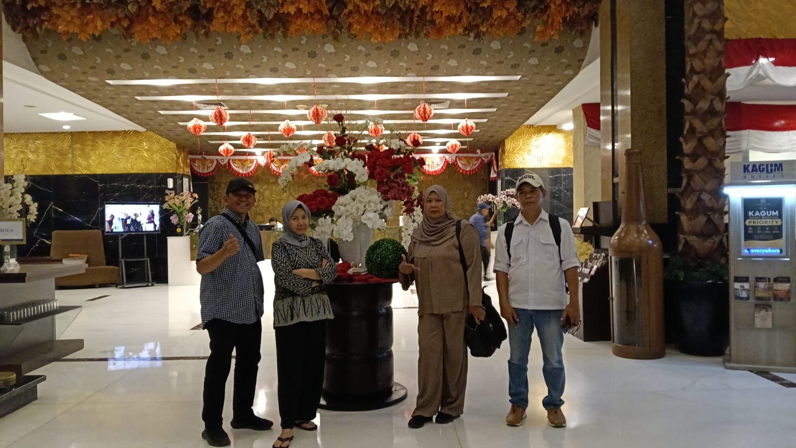 Tim Kappija21 di lobi Hotel Golden Flower Braga Bandung