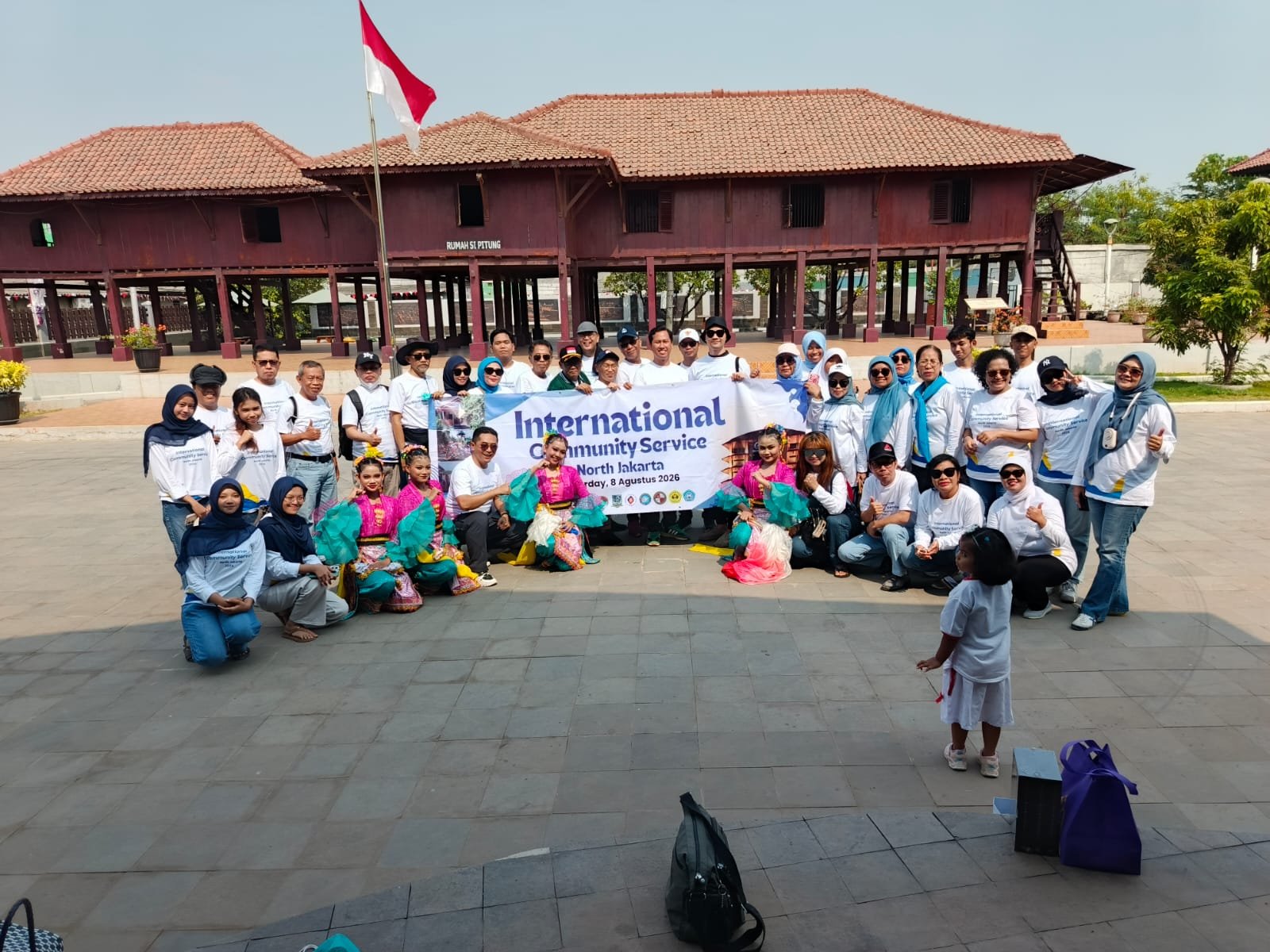 KAPPIJA21 dan PAGE Gelar “41 Mata Air” di Jakarta Utara Foto bersama di Rumah Si Pitung